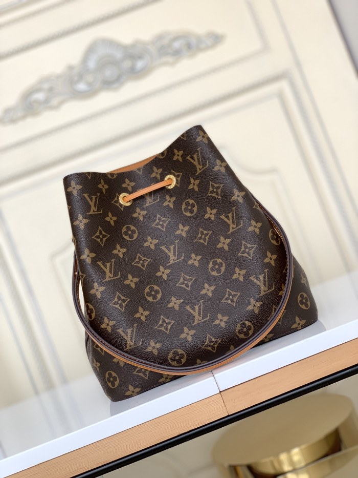 Handbag Louis Vuitton M44022 size 26.0 x 22.0 x 27.0 cm
