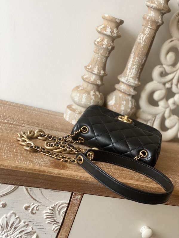 Handbag Chanel As3109 size 19*14*6 cm