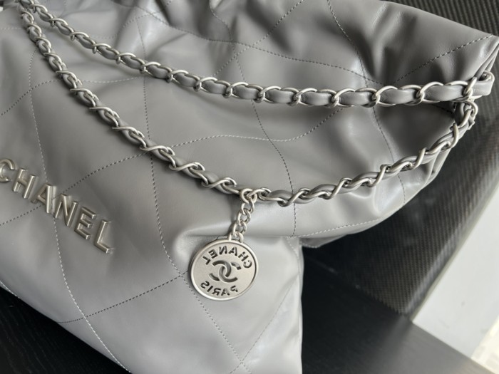 Handbag Chanel size 39cmx42cmx8 cm