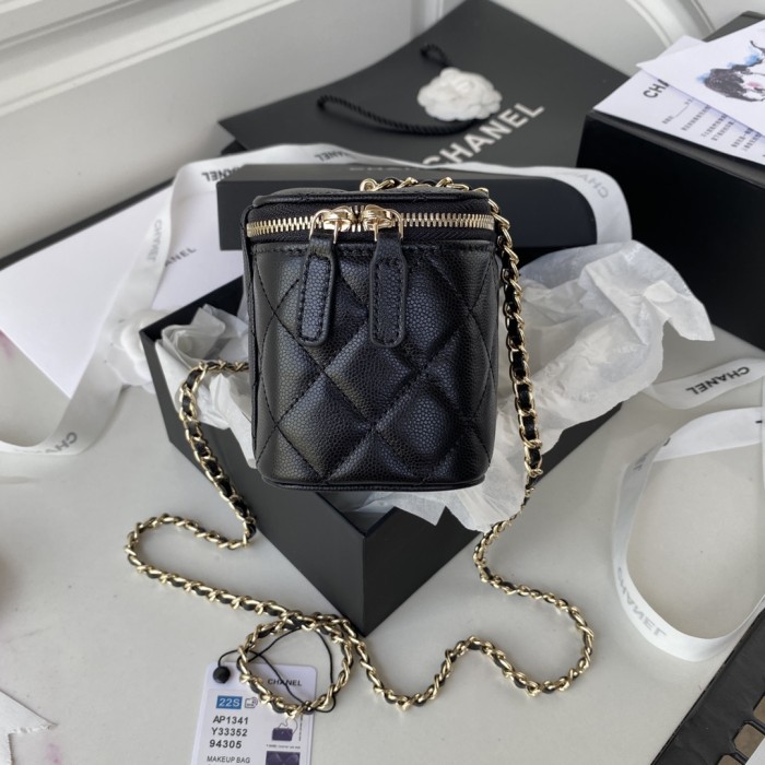 Handbag Chanel AP1341 size 9.5x17x8 cm