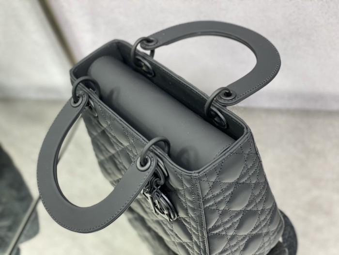 Handbag Dior size 24 cm