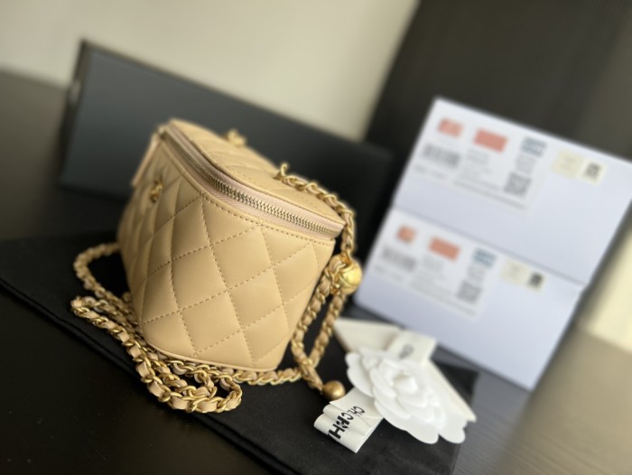 Handbag Chanel AP2303 size 17cmx9.5cmx8 cm