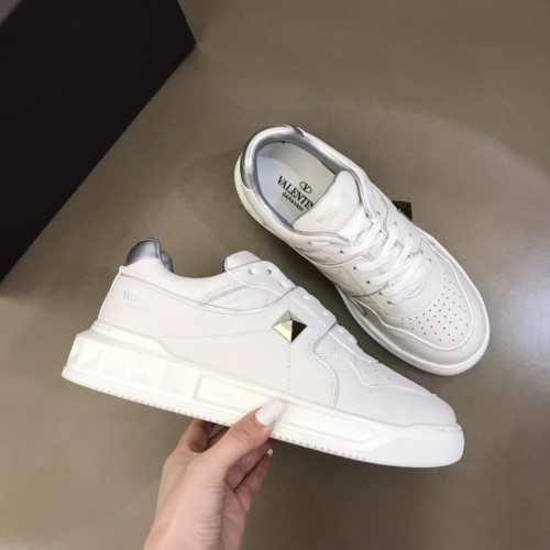 Valentino Garavani One Stud Low-top sneakers 14