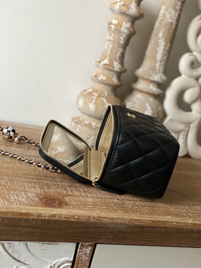 Handbag Chanel 81242 size 17 cm