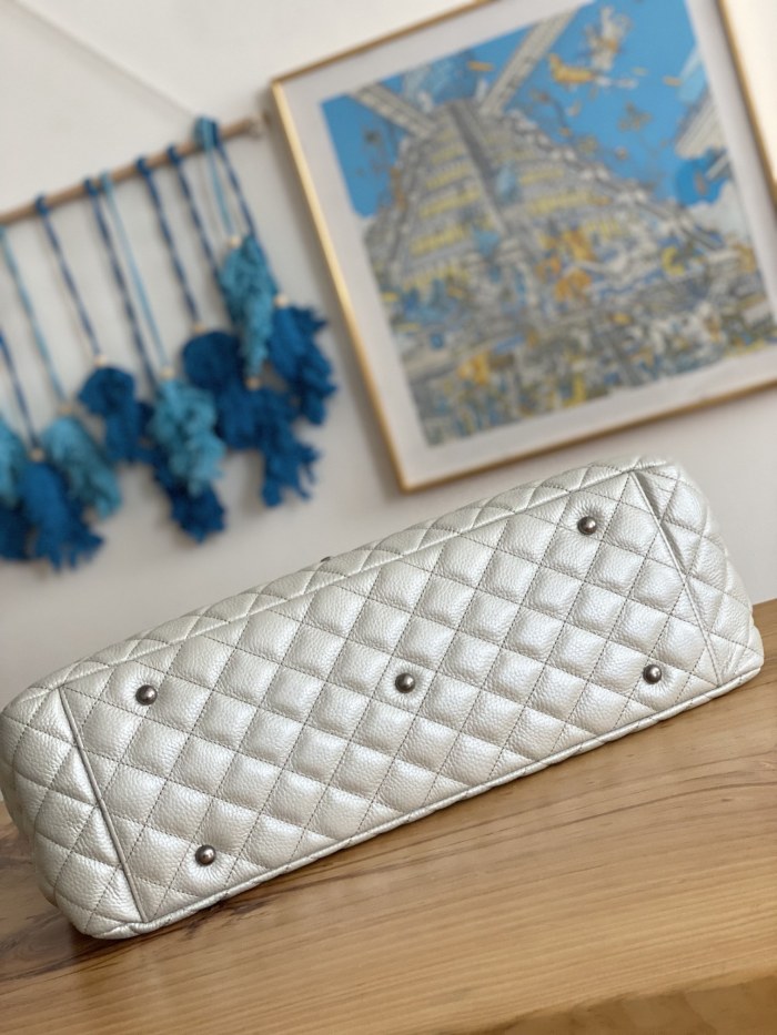 Handbag Chanel 94305 size 46.6x29x17 cm