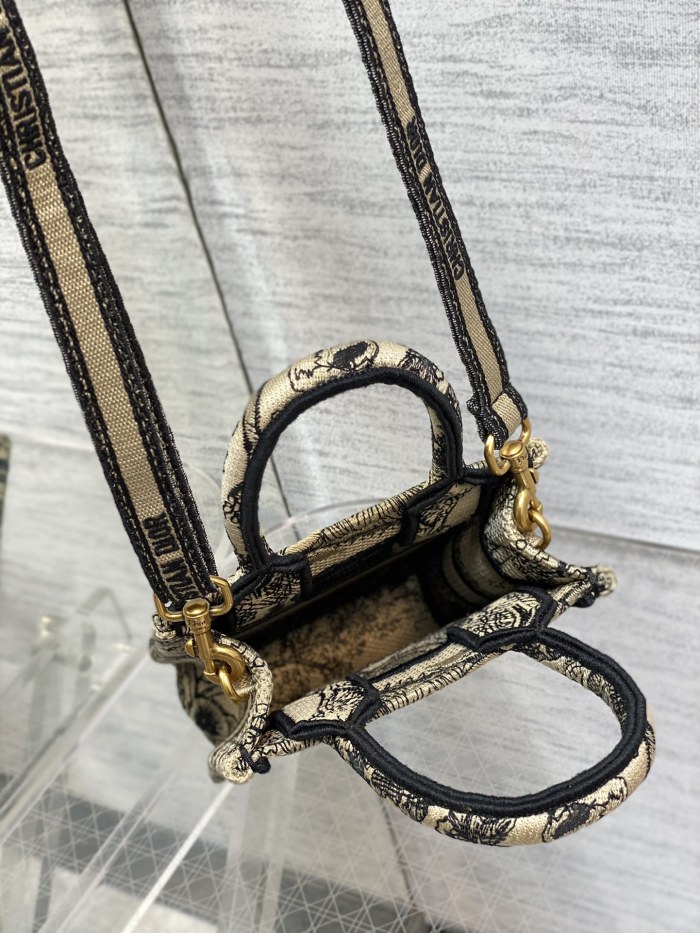 Handbag Dior size 13.5*5*18 cm