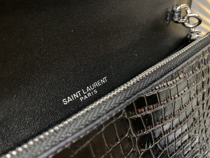 Handbags SAINT LAURENT 452159 size 19x12.5x4 cm