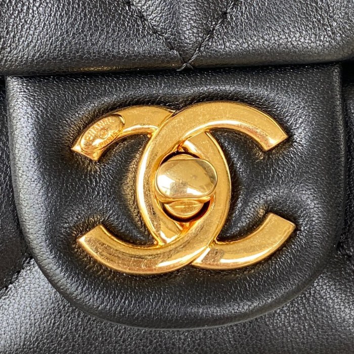Handbag Chanel AS3498 size 15X20.5X8 cm
