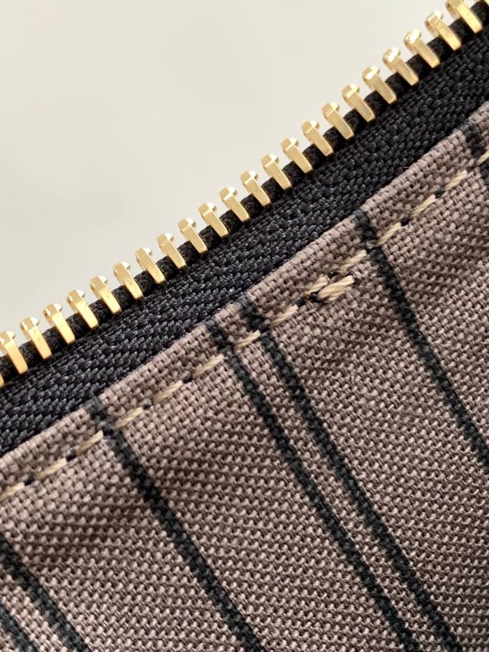 Handbag Louis Vuitton M80349 size 19 x 11.5 x 3 cm