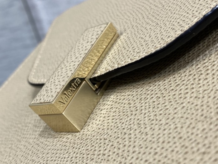 Handbag VALEXTRA size 𝟐𝟔*𝟐𝟎*𝟏𝟐 𝐂𝐦