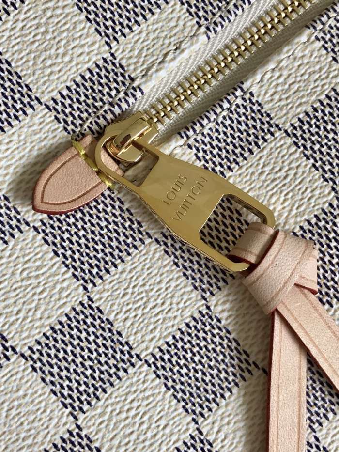 Handbag Louis Vuitton M44040 size 42/27/17 cm