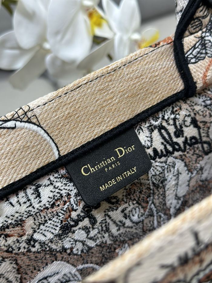 Handbag Dior M1286 size 42 x 35 x 18.5 cm