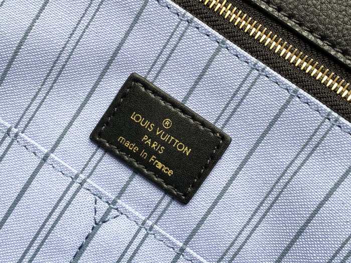 Handbag Louis Vuitton m57723 size 35 x 27 x 14 cm