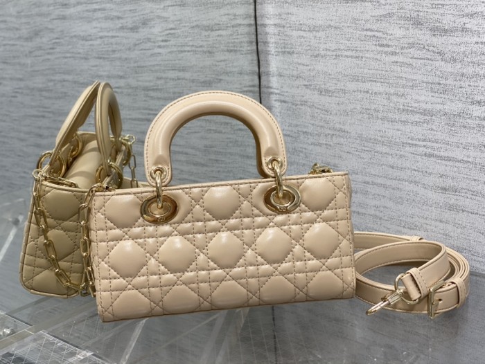 Handbag Dior size 22.5*6*11.5 cm