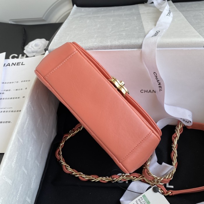 Handbag Chanel size 19 cm