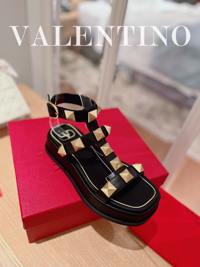 VALENTINO GARAVANI Roman Stud WOMEN 1