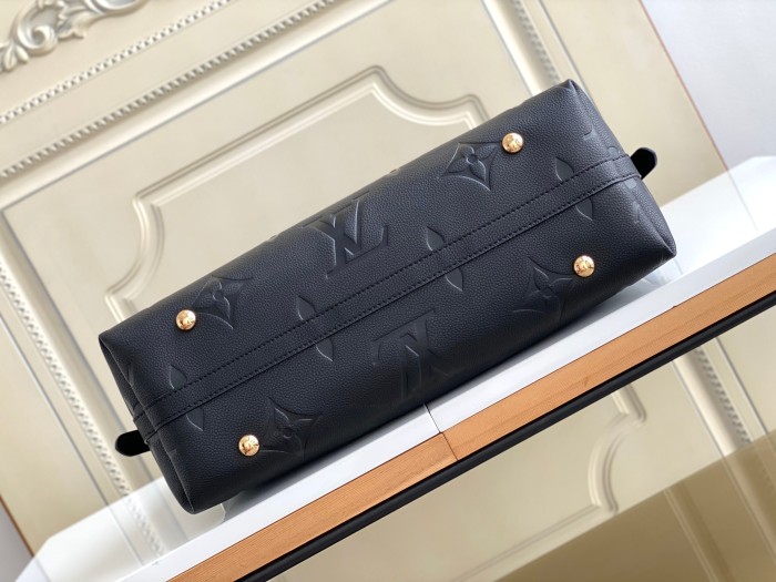 Handbag Louis Vuitton 46288 size 39x 30x 15cm