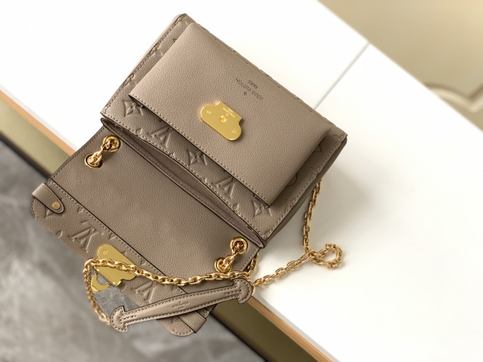 Handbag Louis Vuitton M44550 size 21x15x8 cm