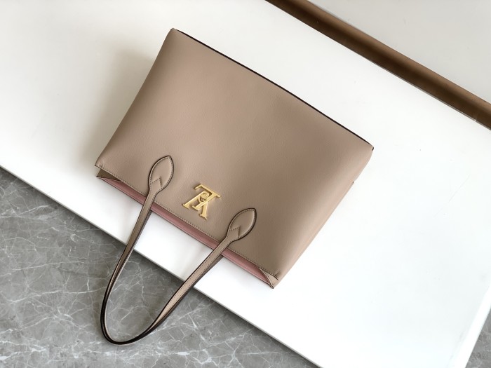 Handbag Louis Vuitton M58927 size 42.0 x 28.0 x 15.0 cm