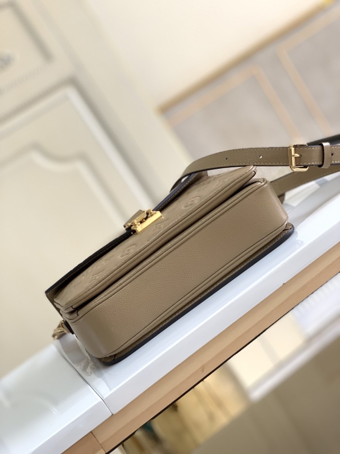 Handbag Louis Vuitton M41488 size 25 x 19 x 9 cm