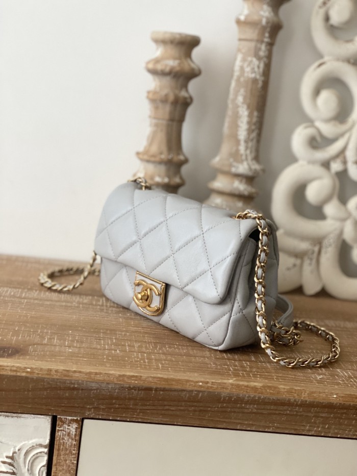 Handbag Chanel 3473 size 13*18*6 cm