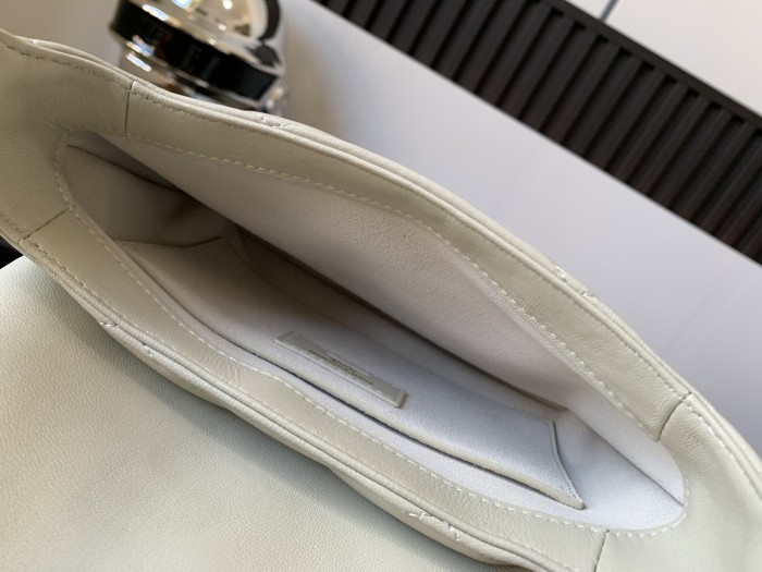 Handbags SAINT LAURENT 698567 size 24×18×5.5 cm