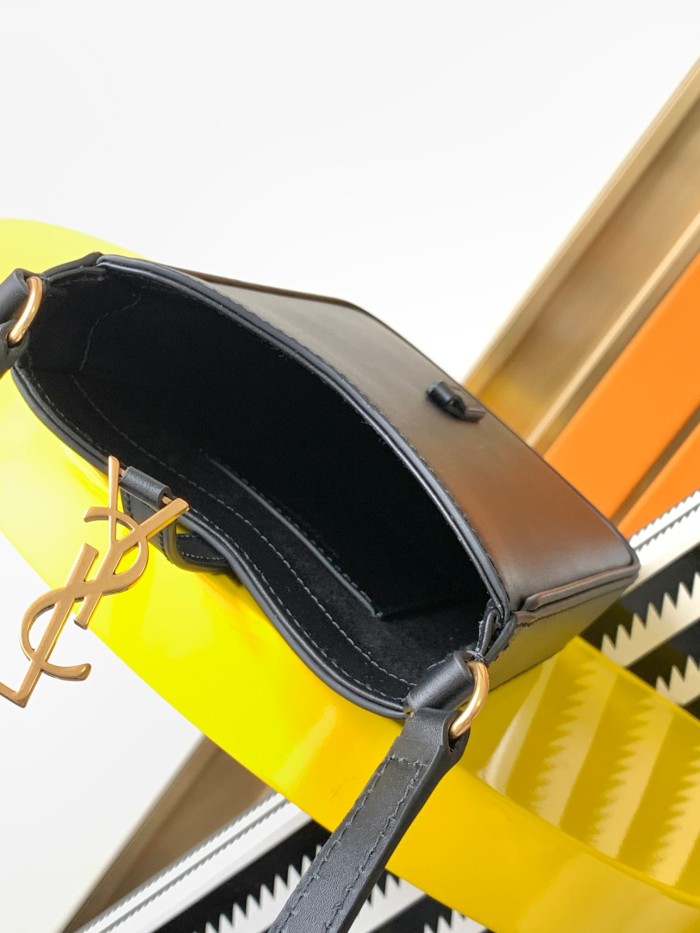 Handbags SAINT LAURENT 735214 size 18×13.5×3.5 cm