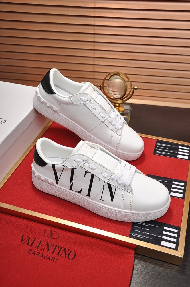 Valentino Garavani Rockstud Untitled calfskin sneaker 20