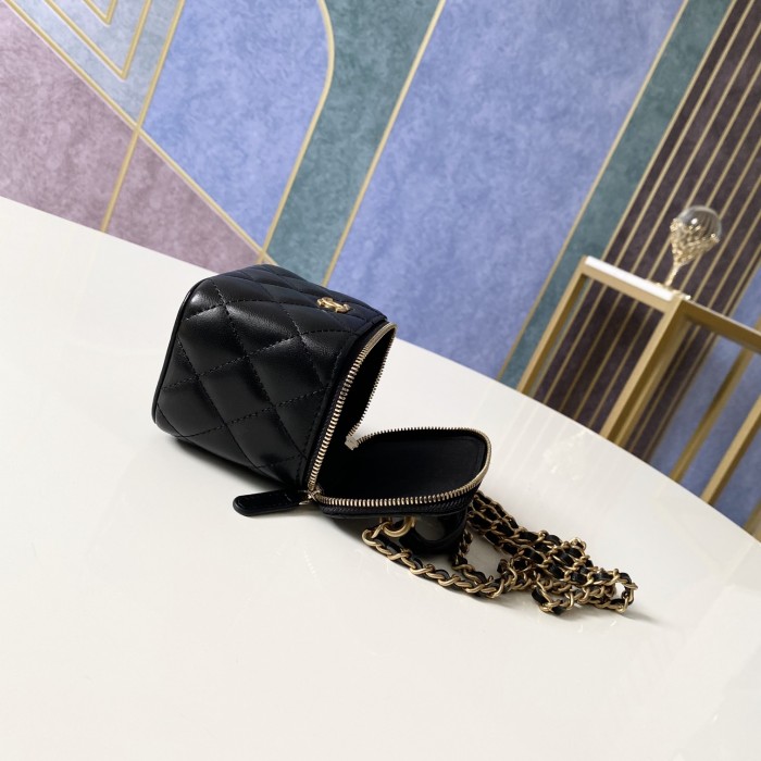 Handbag Chanel 81113 size 10 7 9 cm