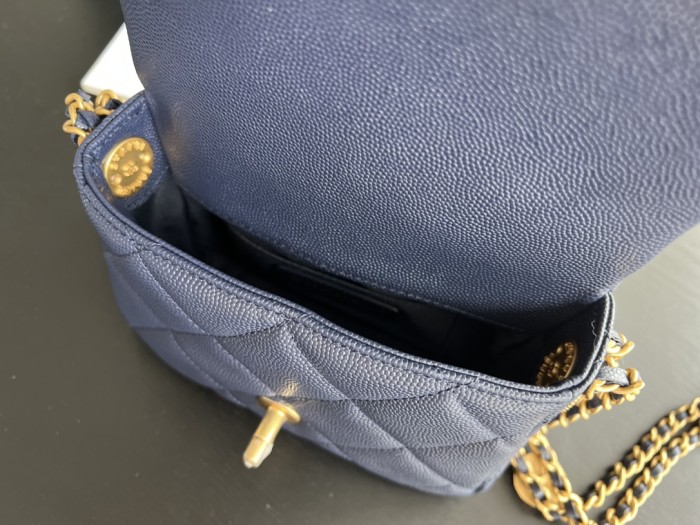 Handbag Chanel AP3368 size 18 cm