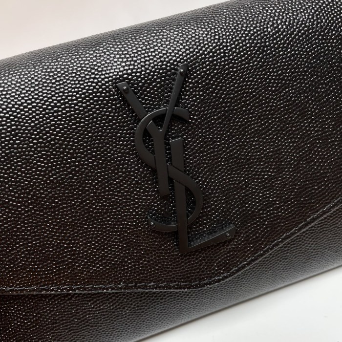 Handbags SAINT LAURENT 607788 size 19x12x4 cm