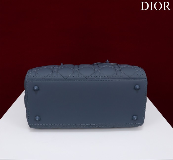 Handbag Dior M0565 size 32*24*12 cm