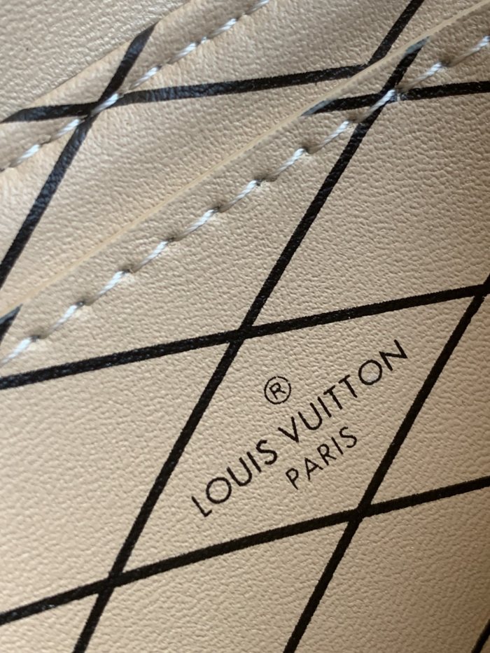 Handbag Louis Vuitton M67913 M67873 size 11 x 17.5 x 3.5cm