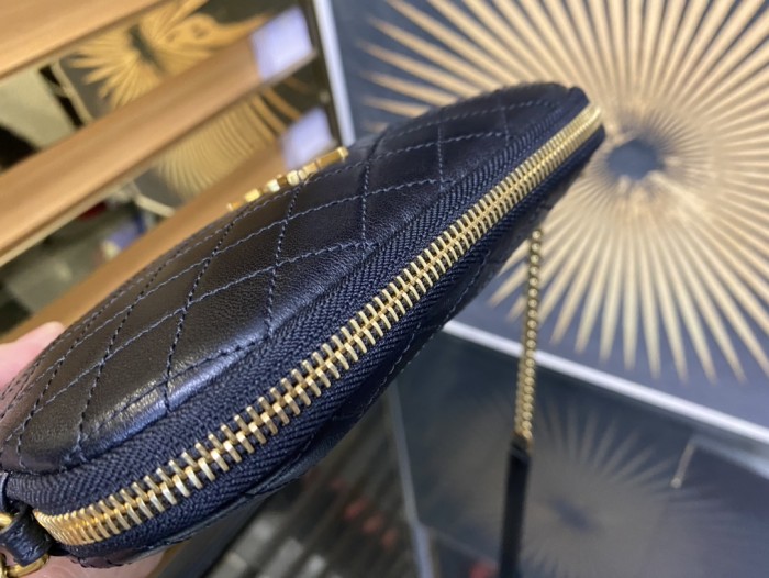 Handbags SAINT LAURENT 733667 size 19x3x3.5 cm