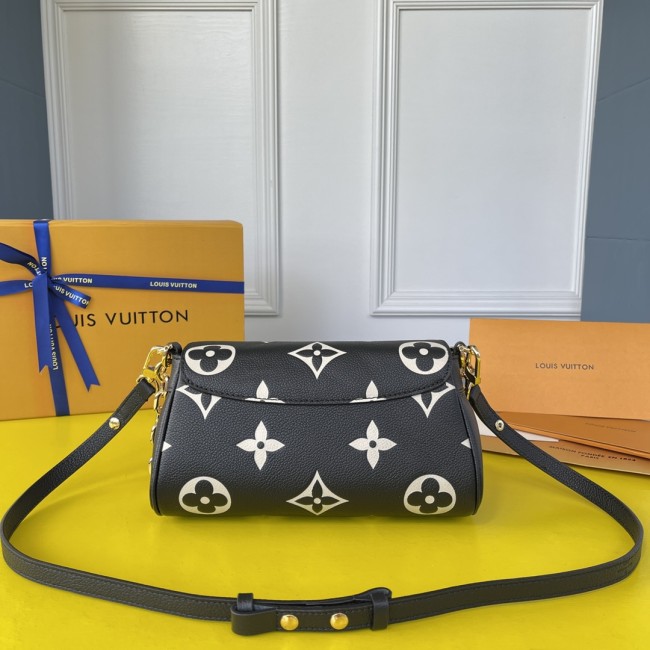 Handbag Louis Vuitton M45859 size 24 x 14 x 9 cm