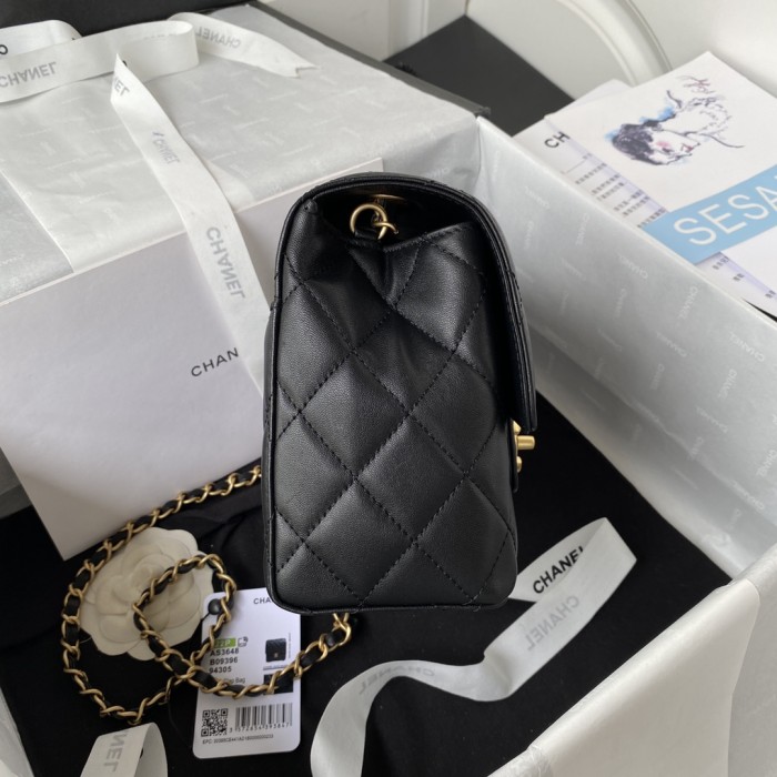 Handbag Chanel AS3648 size 17X14.5X7.5 cm