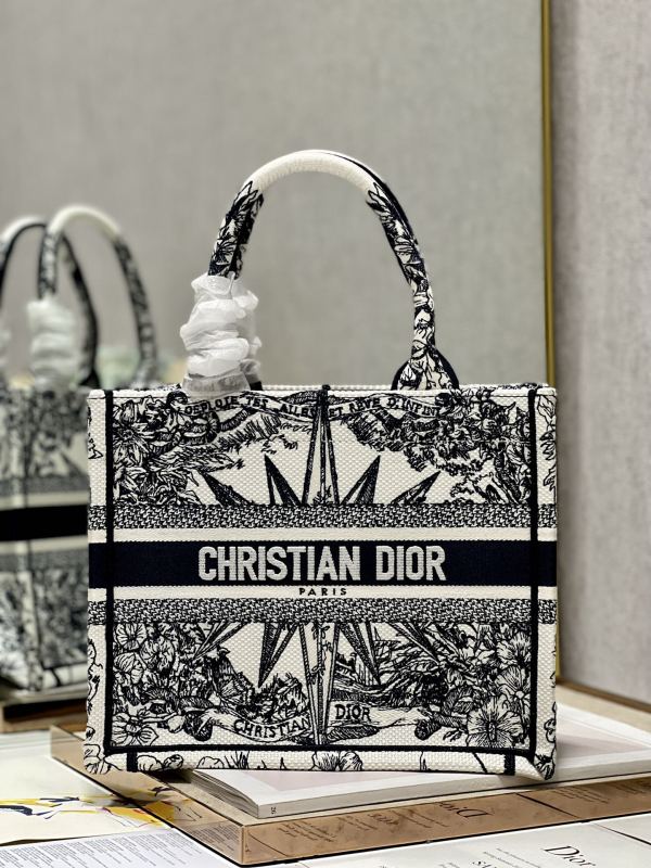 Handbag Dior 1265 size 26.5×21×14 cm