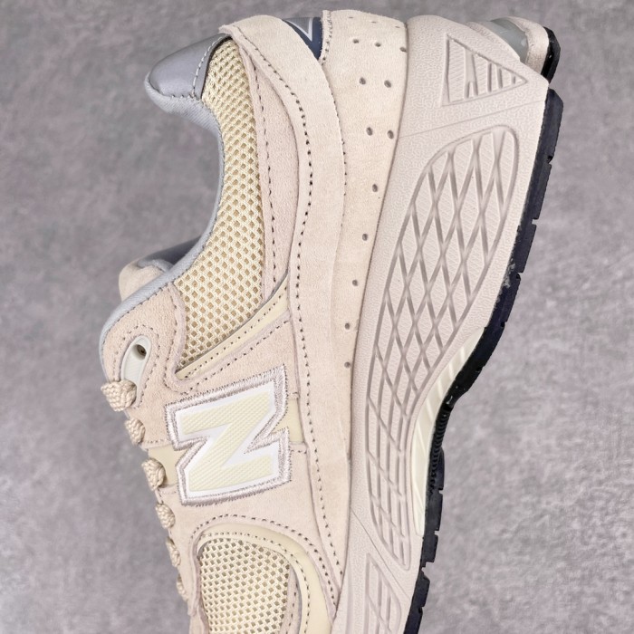 New Balance 2002R Sneaker 7