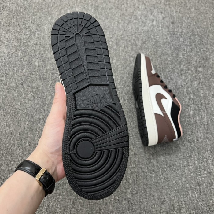 Jordan 1 Low Mocha