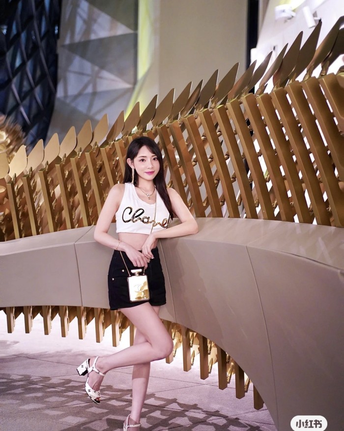 Handbag Chanel size 16*9*3.5* cm