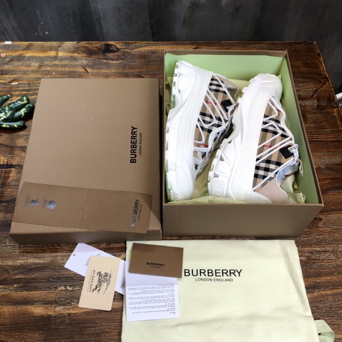 Burberry Arthur Vintage Check White