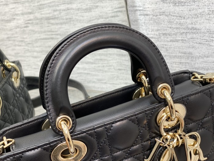 Handbag Dior size 22.5*6*11.5 cm