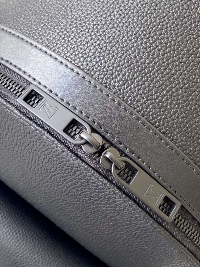 Handbag Louis Vuitton M57079 size 43 x 30 x 14 cm