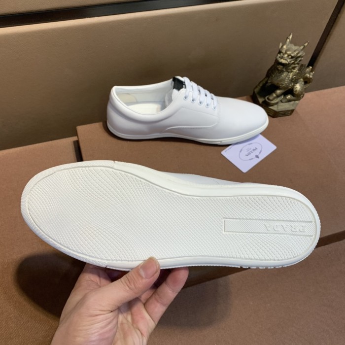 Prada Low Top sneaker 20