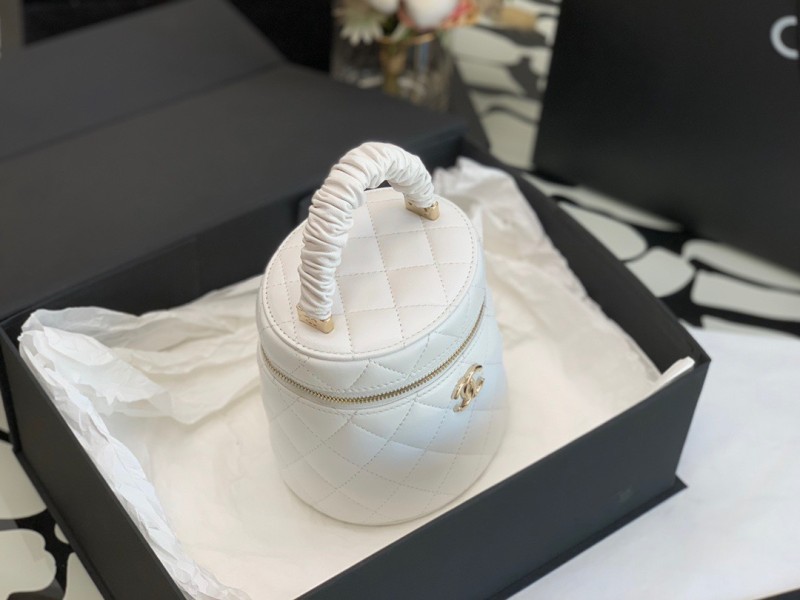 Handbag Chanel 2730 size 13×13×11 cm