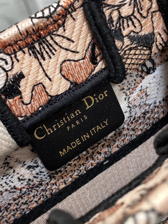 Handbag Dior size 13.5*5*18 cm