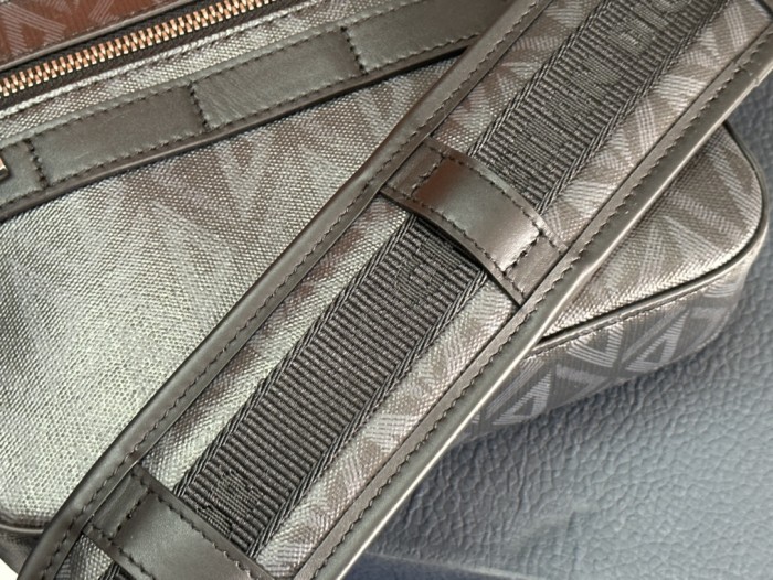 Handbag Dior 93307 size 22 x 15 x 6 cm