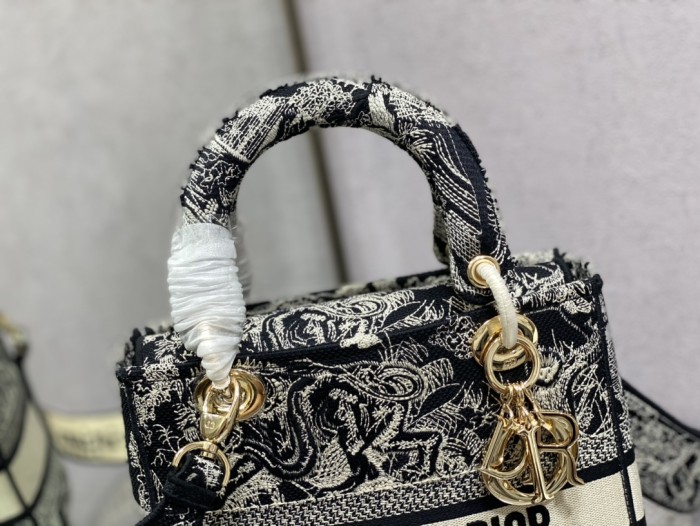 Handbag Dior size 24 cm