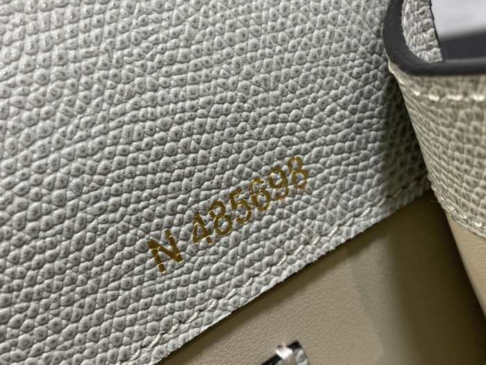 Handbag VALEXTRA size 𝟏𝟗'𝟓*𝟏𝟒*𝟗'𝟓 𝐂𝐦