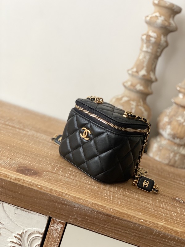 Handbag Chanel 81218 size 11 8.5 7 cm